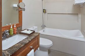 Holiday Inn & Suites Batangas Limapark by IHG