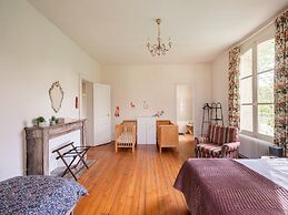 Holiday Home Adjoining a Chateau