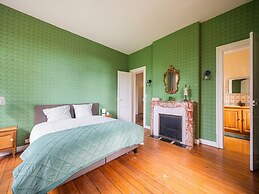 Holiday Home Adjoining a Chateau