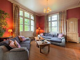 Holiday Home Adjoining a Chateau