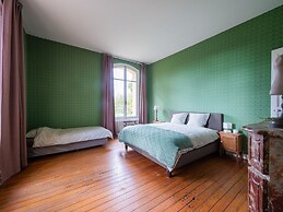 Holiday Home Adjoining a Chateau