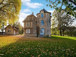 Holiday Home Adjoining a Chateau