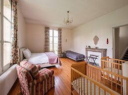Holiday Home Adjoining a Chateau