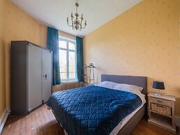 Holiday Home Adjoining a Chateau