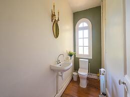 Holiday Home Adjoining a Chateau