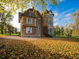 Holiday Home Adjoining a Chateau