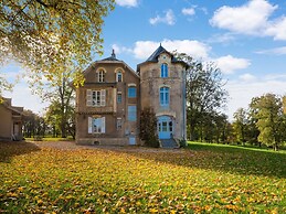 Holiday Home Adjoining a Chateau