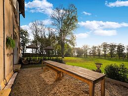 Holiday Home Adjoining a Chateau
