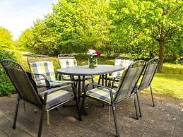 Comfy Apartment With Terrace