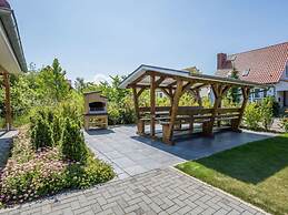 Albatros in the House of Aquarius