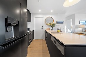 cozy 2BR with free parking & wifi