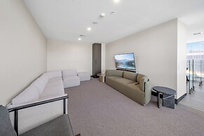 cozy 2BR with free parking & wifi