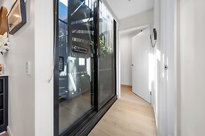 cozy 2BR with free parking & wifi