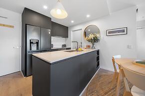 cozy 2BR with free parking & wifi