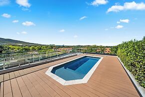 cozy 2BR with free parking & wifi