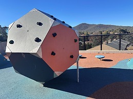 cozy 2BR with free parking & wifi