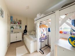 Cozy Apartment With a View of the Canal