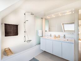 Alise Sunny Duplex Apartment in Koksijde