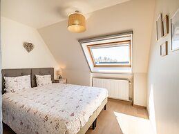 Alise Sunny Duplex Apartment in Koksijde