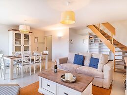 Alise Sunny Duplex Apartment in Koksijde