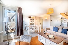 Coastal Retreat With Balcony