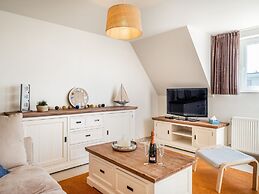 Alise Sunny Duplex Apartment in Koksijde