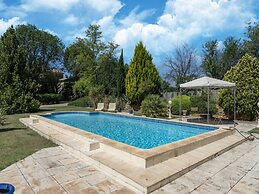 Spacious Holiday Home With Private Pool and Park