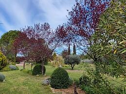 Spacious Holiday Home With Private Pool and Park
