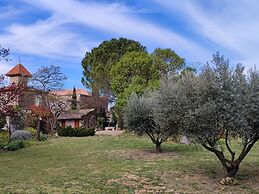 Spacious Holiday Home With Private Pool and Park