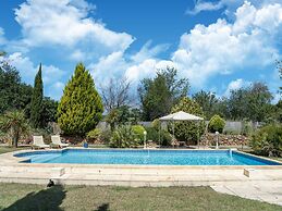 Spacious Holiday Home With Private Pool and Park