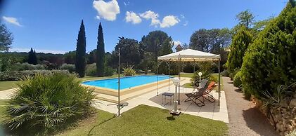 Spacious Holiday Home With Private Pool and Park