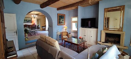 Spacious Holiday Home With Private Pool and Park