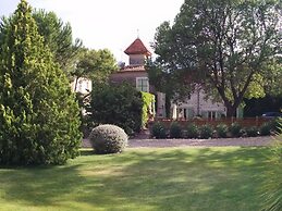 Spacious Holiday Home With Private Pool and Park
