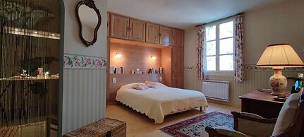 Spacious Holiday Home With Private Pool and Park