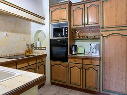 Spacious Holiday Home With Private Pool and Park