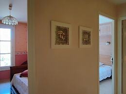 Spacious Holiday Home With Private Pool and Park