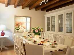 Belvilla by OYO Villa Charme