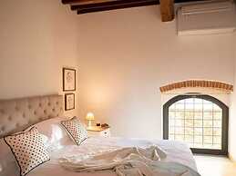 Belvilla by OYO Villa Charme