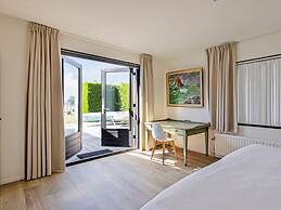 Spacious Villa in Kamperland Near Lake