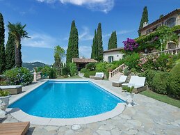 Villa Near Cannes With Pool and Views