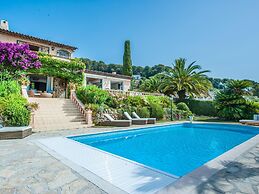 Villa Near Cannes With Pool and Views