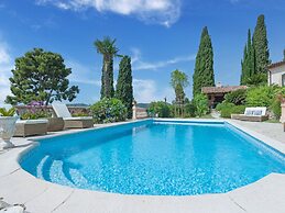 Villa Near Cannes With Pool and Views