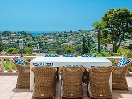 Villa Near Cannes With Pool and Views