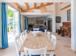 Villa Near Cannes With Pool and Views