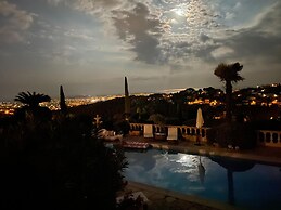 Villa Near Cannes With Pool and Views