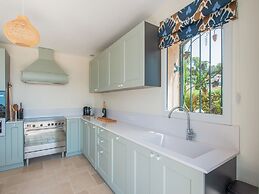 Villa Near Cannes With Pool and Views
