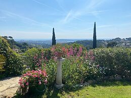 Villa Near Cannes With Pool and Views