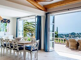 Villa Near Cannes With Pool and Views