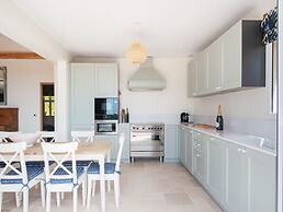 Villa Near Cannes With Pool and Views