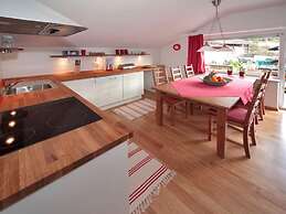 Sunshine Apartment Anne